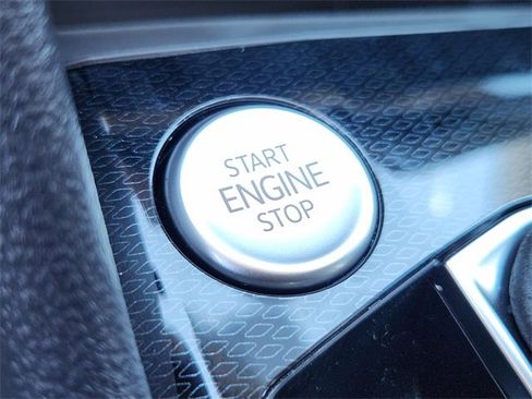 New 2025 Volkswagen Taos SE image 20