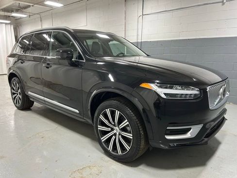 Used 2025 Volvo XC90 B5 Core image 4