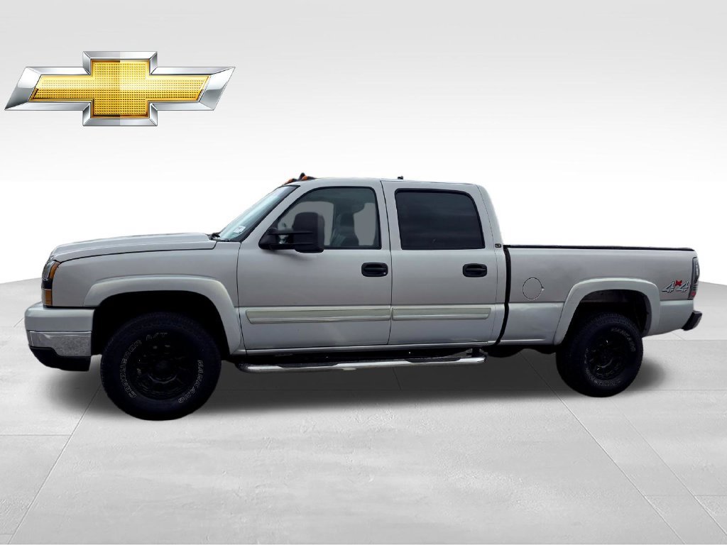 Used 2006 Chevrolet Silverado 2500 W/T w/ Skid Plate Package AWD/4WD image 3