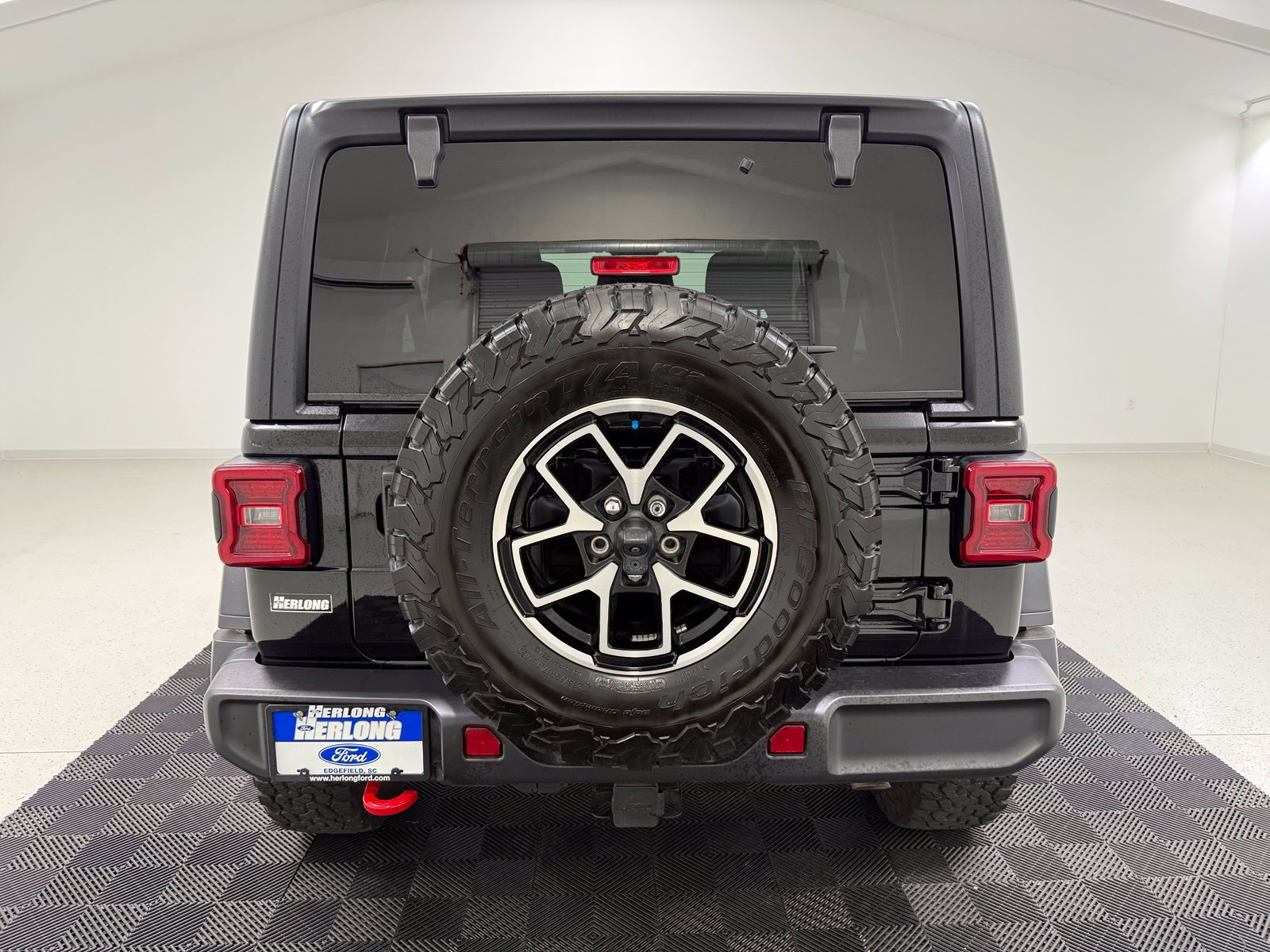 Used 2024 Jeep Wrangler Unlimited Rubicon w/ Technology Group AWD/4WD image 5