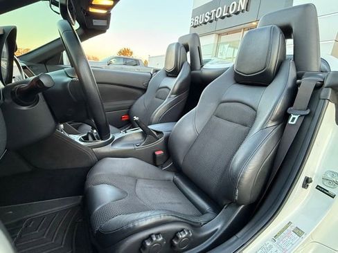 Used 2017 Nissan 370Z Touring Sport image 15