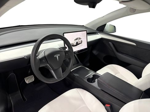 Used 2023 Tesla Model Y Performance AWD/4WD image 9