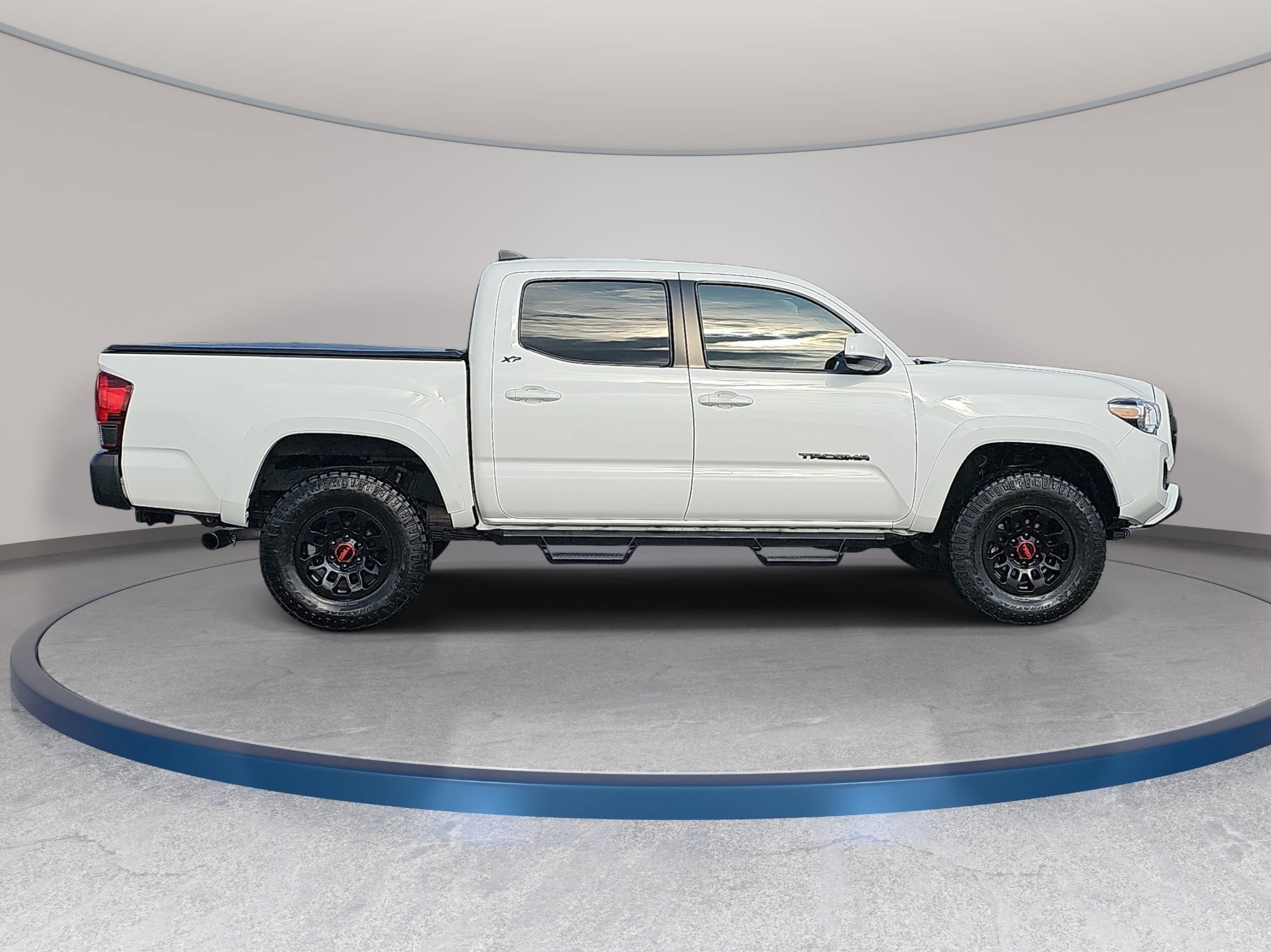 Used 2021 Toyota Tacoma SR5 RWD image 4