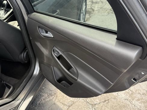 Used 2018 Ford Focus SE FWD image 18