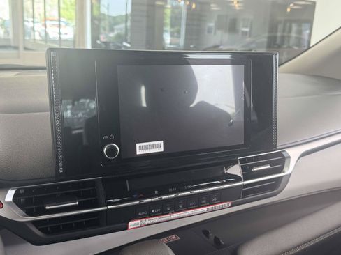 Used 2026 Toyota Sienna LE FWD image 25
