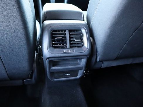 Used 2024 Volkswagen Taos SE image 25