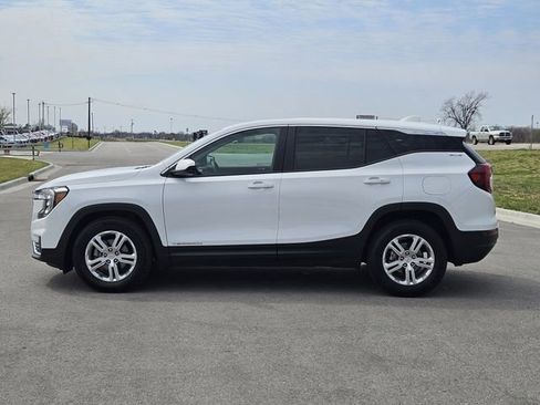 Used 2024 GMC Terrain SLE image 4