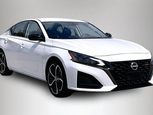 Used 2023 Nissan Altima 2.5 SR image 1