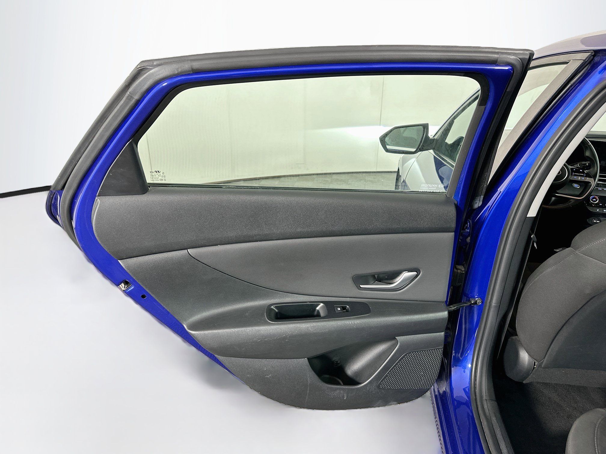 Used 2025 Hyundai Elantra SEL FWD image 27