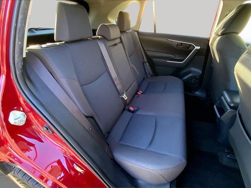 Used 2019 Toyota RAV4 LE FWD image 18
