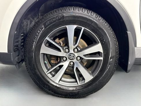 Used 2018 Toyota RAV4 XLE AWD/4WD image 29