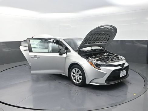 Used 2023 Toyota Corolla LE FWD image 30