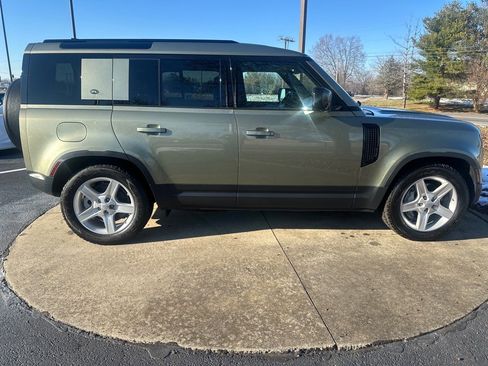 Used 2020 Land Rover Defender 110 SE image 8