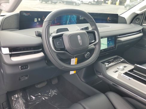 New 2027 Lincoln Navigator Reserve AWD/4WD image 14
