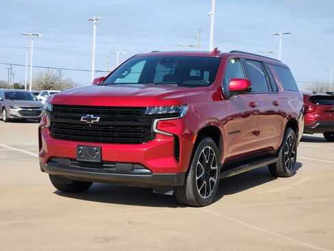 Used 2024 Chevrolet Suburban RST w/ Luxury Package image 4