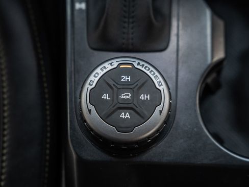 Used 2025 Ford Bronco Badlands image 30