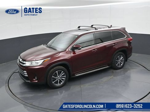 Used 2017 Toyota Highlander XLE AWD/4WD image 55
