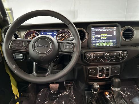 Used 2023 Jeep Gladiator Sport AWD/4WD image 9