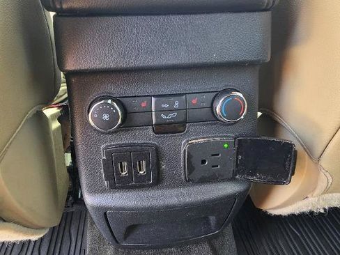 Used 2017 Ford Explorer Limited w/ Equipment Group 301A FWD image 18