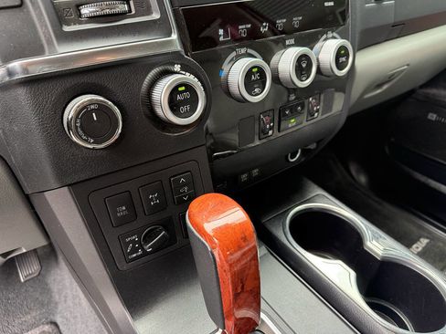 Used 2020 Toyota Sequoia Platinum AWD/4WD image 17