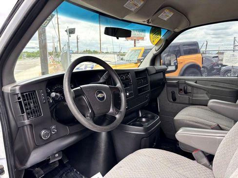 Used 2010 Chevrolet Express 2500 Extended image 11