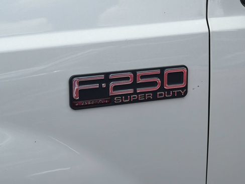 Used 2000 Ford F250 XL RWD image 4