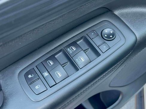 Used 2020 Jeep Grand Cherokee Laredo AWD/4WD image 21