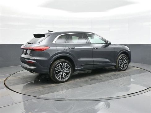 Certified 2025 Audi Q5 Premium w/ Convenience Package image 7