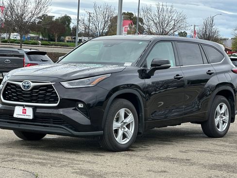 Used 2021 Toyota Highlander LE image 8