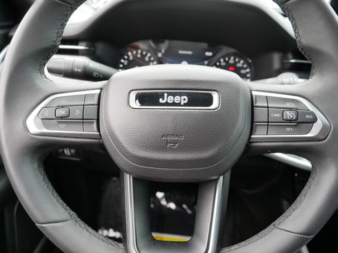 Certified 2024 Jeep Compass Latitude image 25