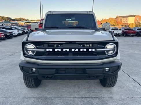 New 2025 Ford Bronco Outer Banks image 2