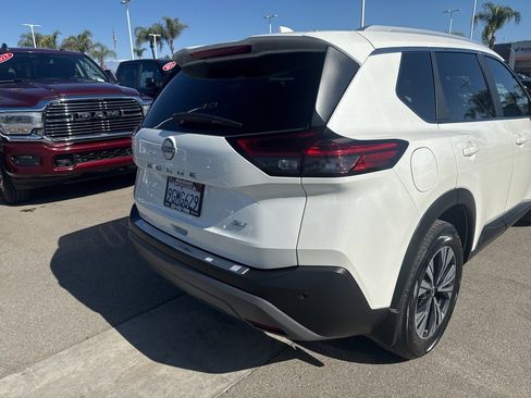 Used 2023 Nissan Rogue SV w/ SV Premium B Package image 12