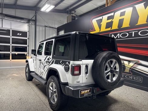 Used 2019 Jeep Wrangler Unlimited Sahara image 18