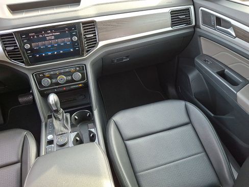 Used 2022 Volkswagen Atlas SE w/ Panoramic Sunroof Package image 16