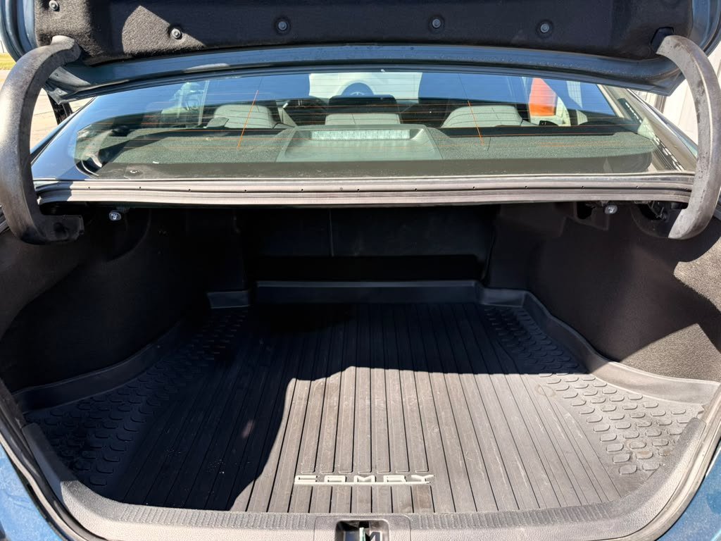 Used 2021 Toyota Camry LE AWD/4WD image 39