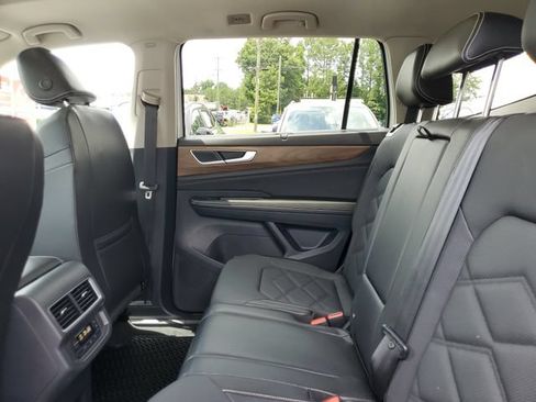 Certified 2024 Volkswagen Atlas SE w/ Panoramic Sunroof Package FWD image 10