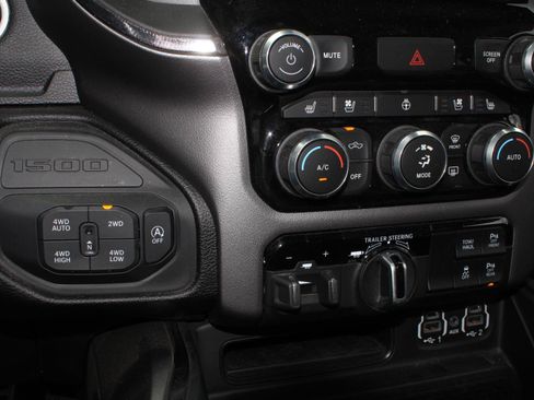 Used 2022 RAM 1500 Laramie AWD/4WD image 13