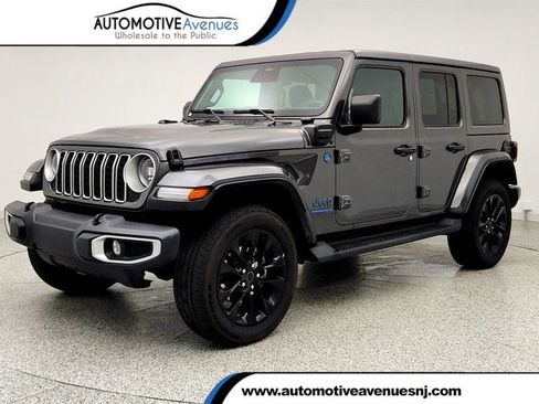 Used 2025 Jeep Wrangler Unlimited Sahara AWD/4WD image 1