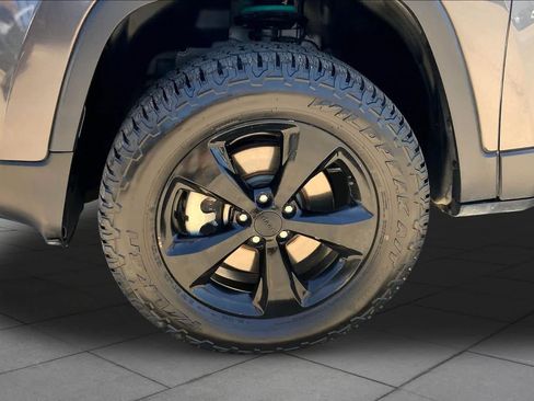 Used 2016 Jeep Cherokee Sport AWD/4WD image 10