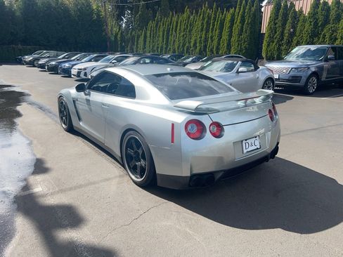 Used 2009 Nissan GT-R Premium image 2