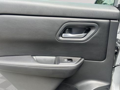 Certified 2025 Nissan Rogue SV AWD/4WD image 12