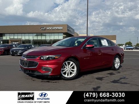 Used 2017 Chevrolet Malibu LT FWD image 1