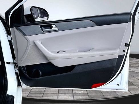 Used 2017 Hyundai Sonata SE w/ Cargo Package FWD image 24