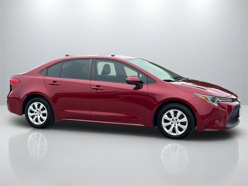 Used 2022 Toyota Corolla LE image 4