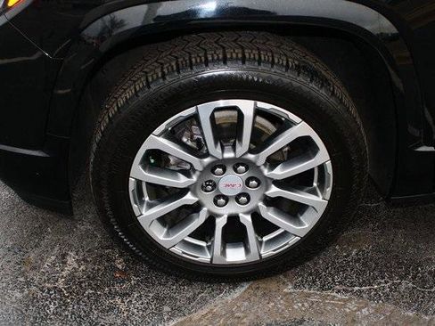 Used 2023 GMC Acadia Denali image 2