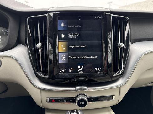 Used 2018 Volvo XC60 T6 Momentum w/ Convenience Package image 14