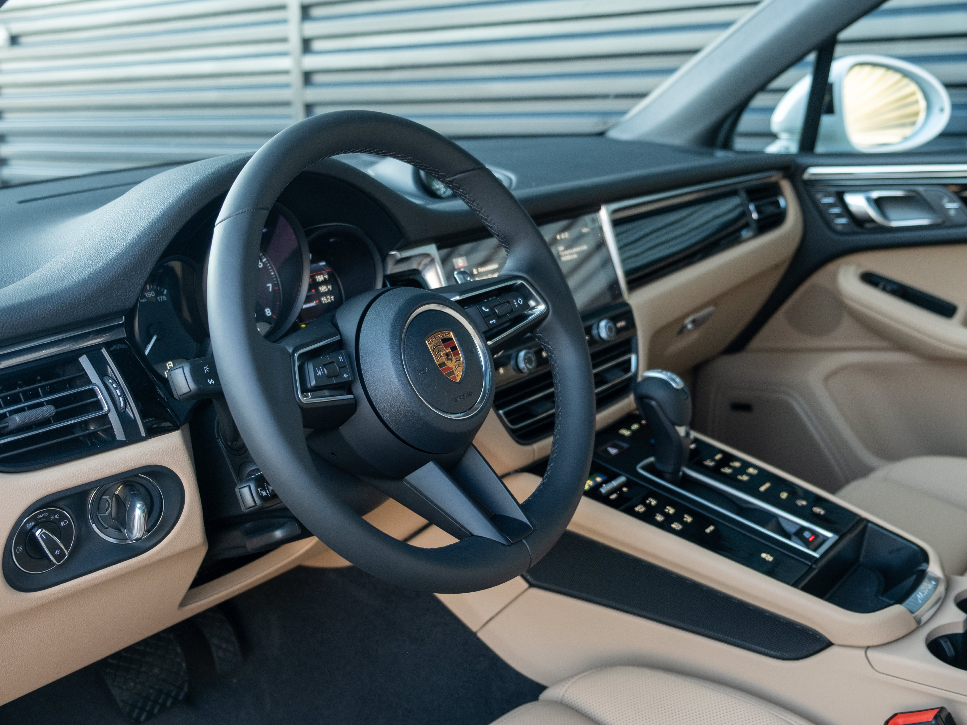 Certified 2026 Porsche Macan AWD/4WD image 4