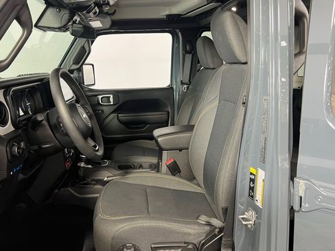 Certified 2025 Jeep Wrangler Willys 4xe image 18