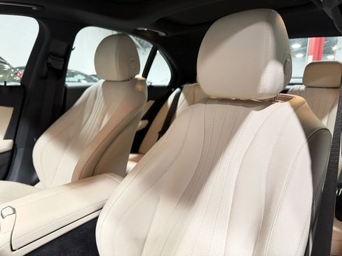 Used 2019 Mercedes-Benz E 300 4MATIC image 4