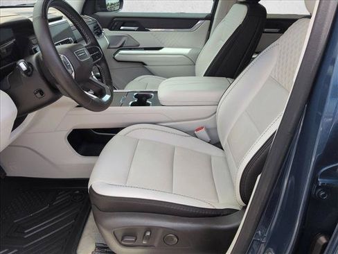 Used 2025 GMC Acadia Denali w/ Super Cruise Package FWD image 24